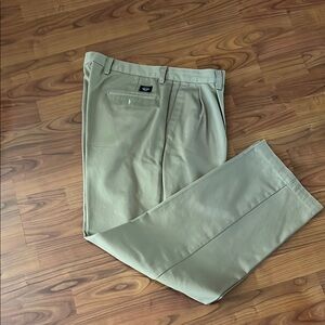 Dockers Men's Khaki Chinos